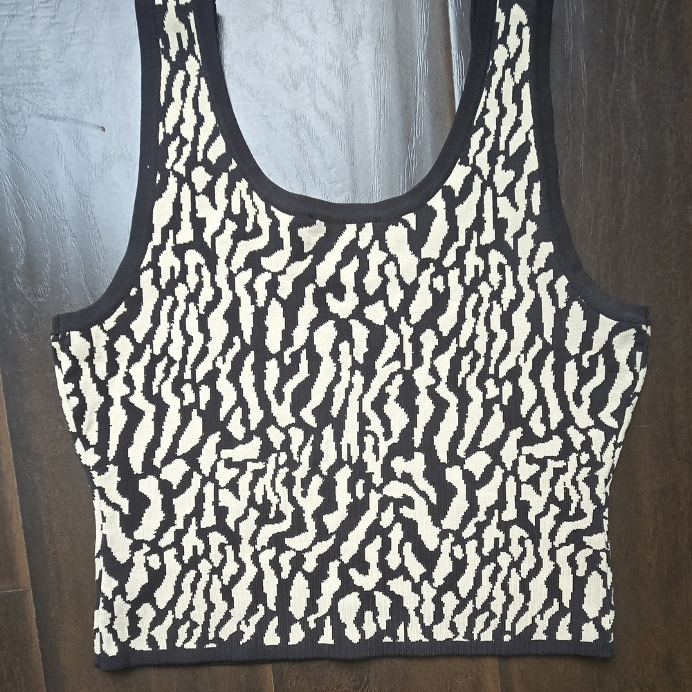 House of Harlow 1960 Black and White Women's Top - Picture 4 of 5